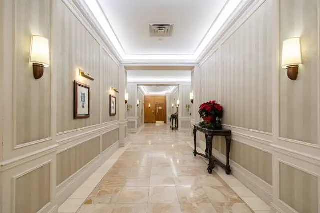 Mississauga Condo Available Immediately For Sale in Condos for Sale in Mississauga / Peel Region - Image 4