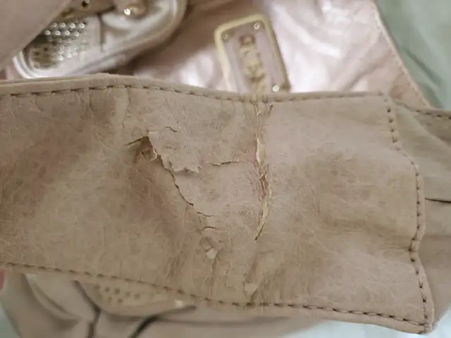 Womens Guess Purse in Women's - Bags & Wallets in London - Image 4