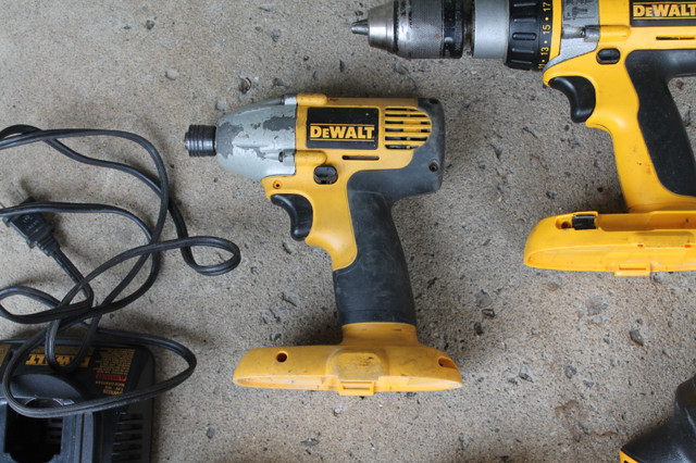 DEWALT 18 VOLT CORDLESS POWER TOOL KIT in Power Tools in Hamilton - Image 3