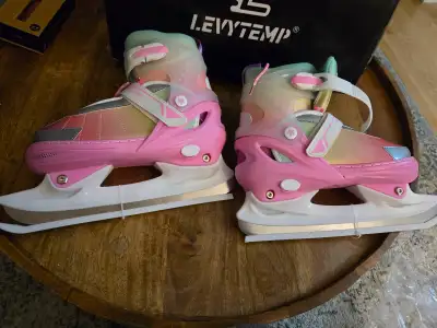 4-Size Adjustable：Grows with your child’s feet! Easily extend the boot length with our simple push-b...