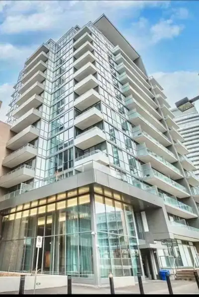 Don Mills subway 1B1B condo for rent