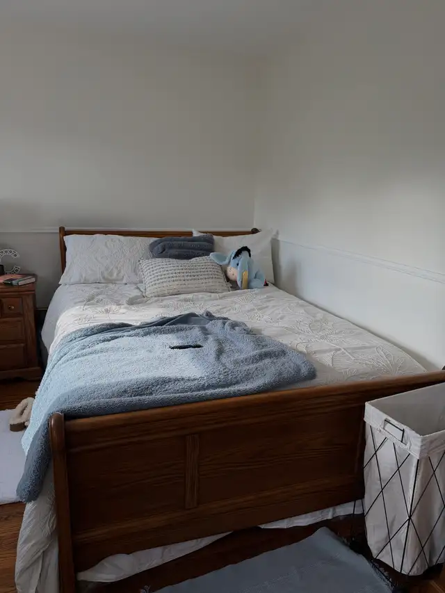 bedroom set in Dressers & Wardrobes in City of Toronto - Image 6