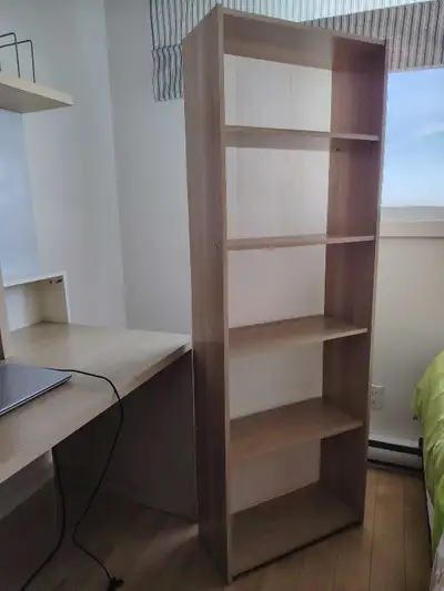 Je vends 2 bibliothèque IKEA haute et très pratique pour organiser vos livres ou objets de décoratio...