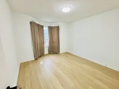 A spacious room for rent on the second floor near Ossington and Davenport, available for a female ro...