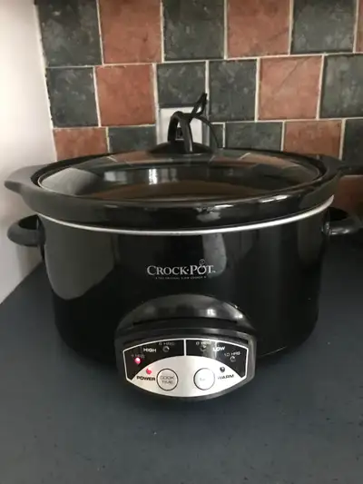 Crock-Pot Slow Cooker 5-quart (Mijoteuse), only used once, Like New.