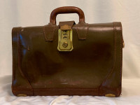 Vintage leather briefcase/doctor's bag