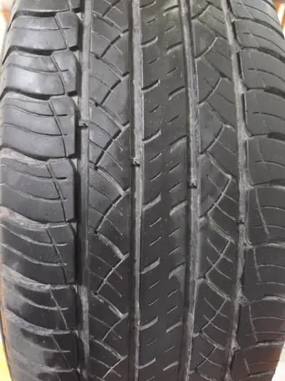 3 Pneus d'été Michelin (17'') (225/65R17) sans jantes ($70 chaque). 4 Pneus d'hiver Evergreen (15'')...