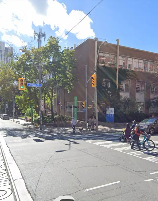 3 bdrm student apartment on TMU (Ryerson) Campus