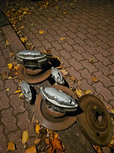 Hello, im selling set of sport big brakes for G37/Q50S calipers OEM, and used pads plug and play int...