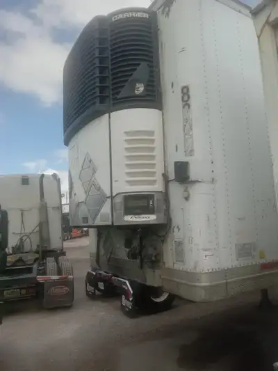 Used 2007 reefer trailer, refrigerator unit from Carrier. 3 of the wheels need replacement brake dru...
