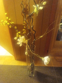 Grande vase décorative avec branches