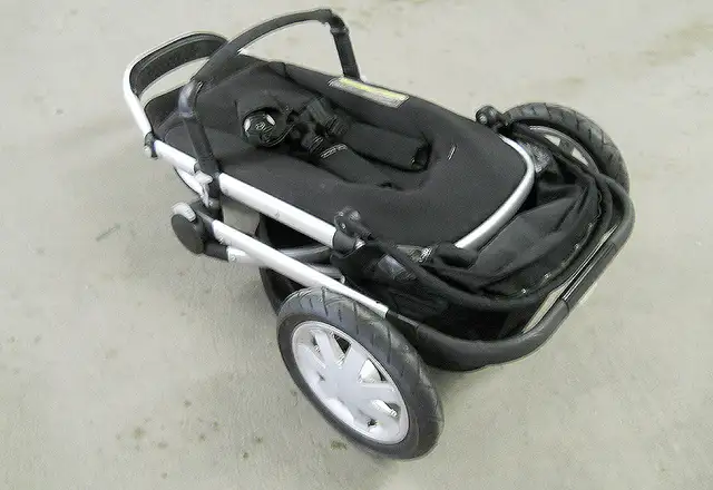 Quinny Foldable  Folding Child Stroller Jogger 12" Wheel Perfect in Strollers, Carriers & Car Seats in City of Toronto - Image 10