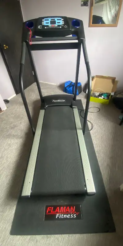 PaceMaater silver select xp treadmill in Exercise Equipment in Vernon - Image 3