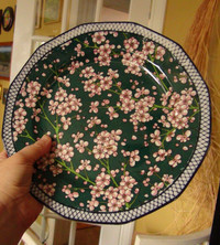 ROYAL DOULTON Floral Plate