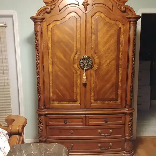 REDUCED Micheal Amini King Bedroom Suite in Beds & Mattresses in Campbell River - Image 4