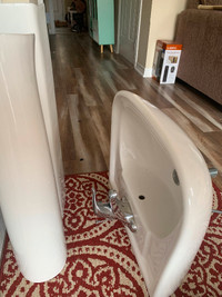 Selling 2 pedestal sinks, in great condition. No issues, taps in