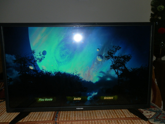 Toshiba 32 LED 720 60 Hz 2 HDMI: component, digital optical in TVs in Dartmouth