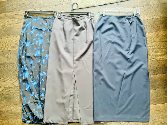 Closet Clean OutWomen's Clothing  - XS & Small, Size 4 & Size 6 in Women's - Dresses & Skirts in Guelph - Image 2