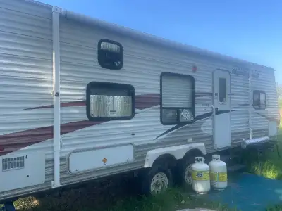 2010 Autumn Ridge Travel Trailer! Used few times throughout the year! Need gone as want something el...