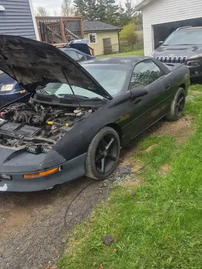 Got a 1995 chev camaro z28 6 speed Good working car minus the paint And the fact it has a welded dif...