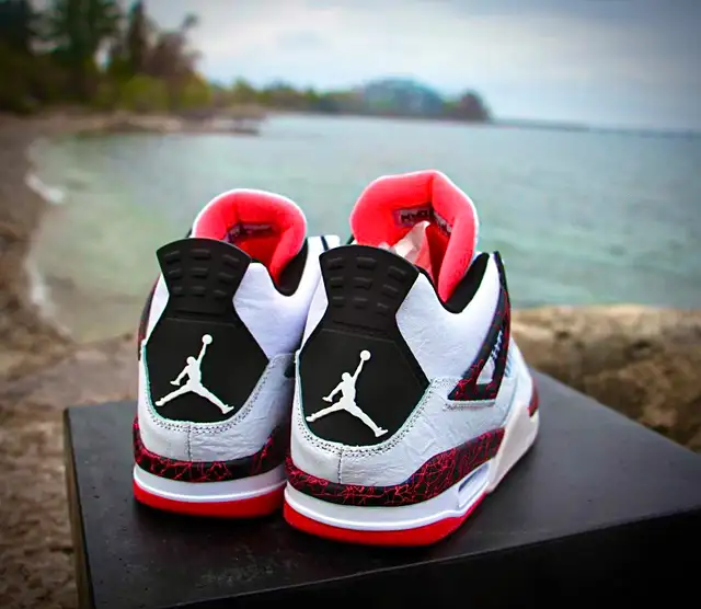 Air Jordan 4 shoes in Men's Shoes in Oakville / Halton Region - Image 4