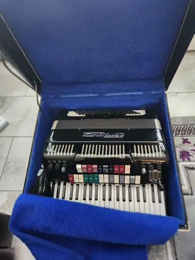 CORDOVOX, FULL PACKEGE WITH AMPS, View more