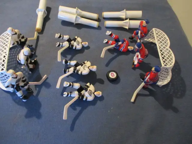 LOT OF 10 PLASTIC HOCKEY PLAYER FIGURES-2 NETS+ NHL-K.S.T.-1989 in Arts & Collectibles in Laval / North Shore - Image 2