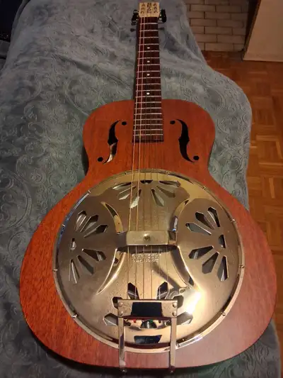 Gretchen Resonator (G9200 Boxcar) Round Neck, View more
