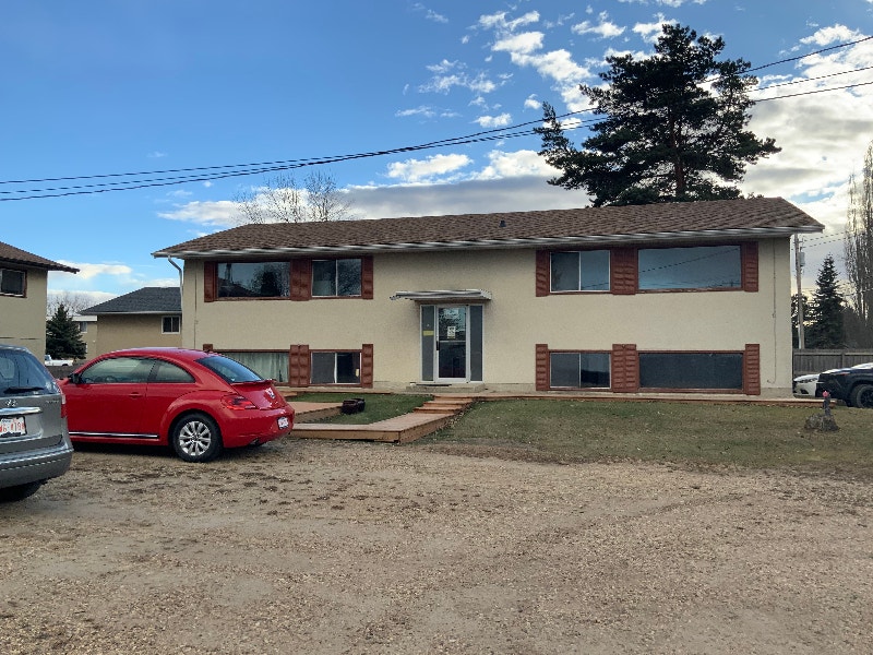 Town of Devon 2 Bedroom Basement Suite in Adult only 4 Plex Long