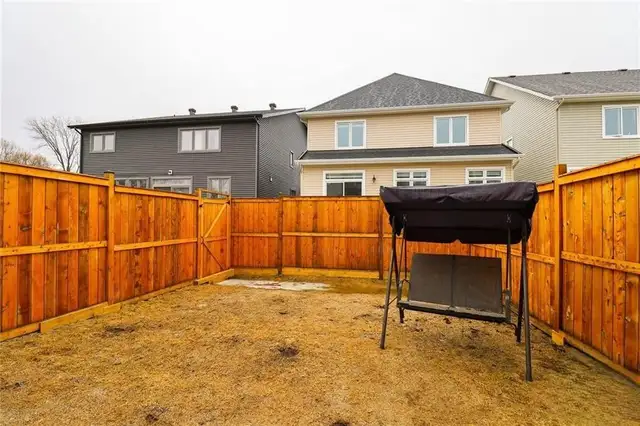 Beautiful Modern Townhome in Stittsville/Kanata in Long Term Rentals in Ottawa - Image 11