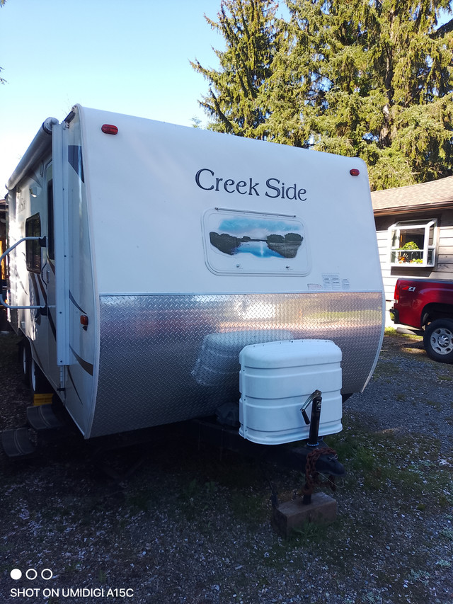 2011 Creek Side Travel Trailer in Excellent Condition in Travel Trailers & Campers in Campbell River - Image 4