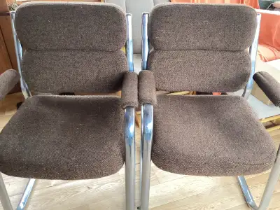 table pour dame,table ronde, chaises,à vendre à Hemmingford , View more