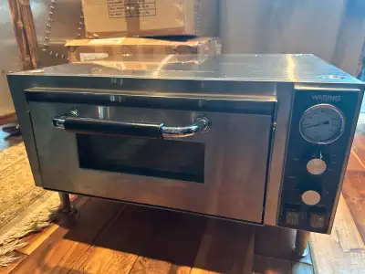 Like new electric Pizza oven, only 1 year old. Used a handful of times. Waring brand, single, stacka...