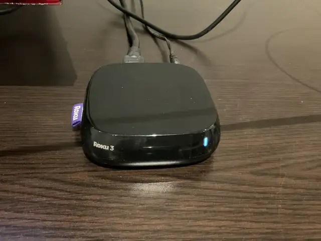 Samsung 46" LCD TV with Roku3 & Antenna in TVs in Laval / North Shore - Image 4