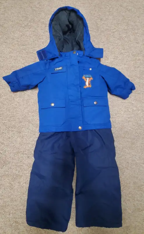 Disney brand Tigger complete Snowsuit – 12-18 months in Clothing - 12-18 Months in Saskatoon - Image 3