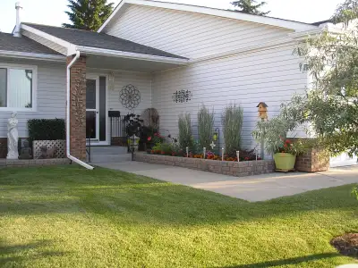 Lovely unit at Horizon Village Bower Estates. Condo living at it's best for folks over 50. Single ca...