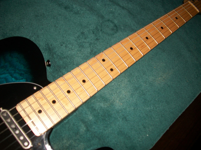 Logan Telecaster 2020 Blue Burst USA in Guitars in Ottawa - Image 3