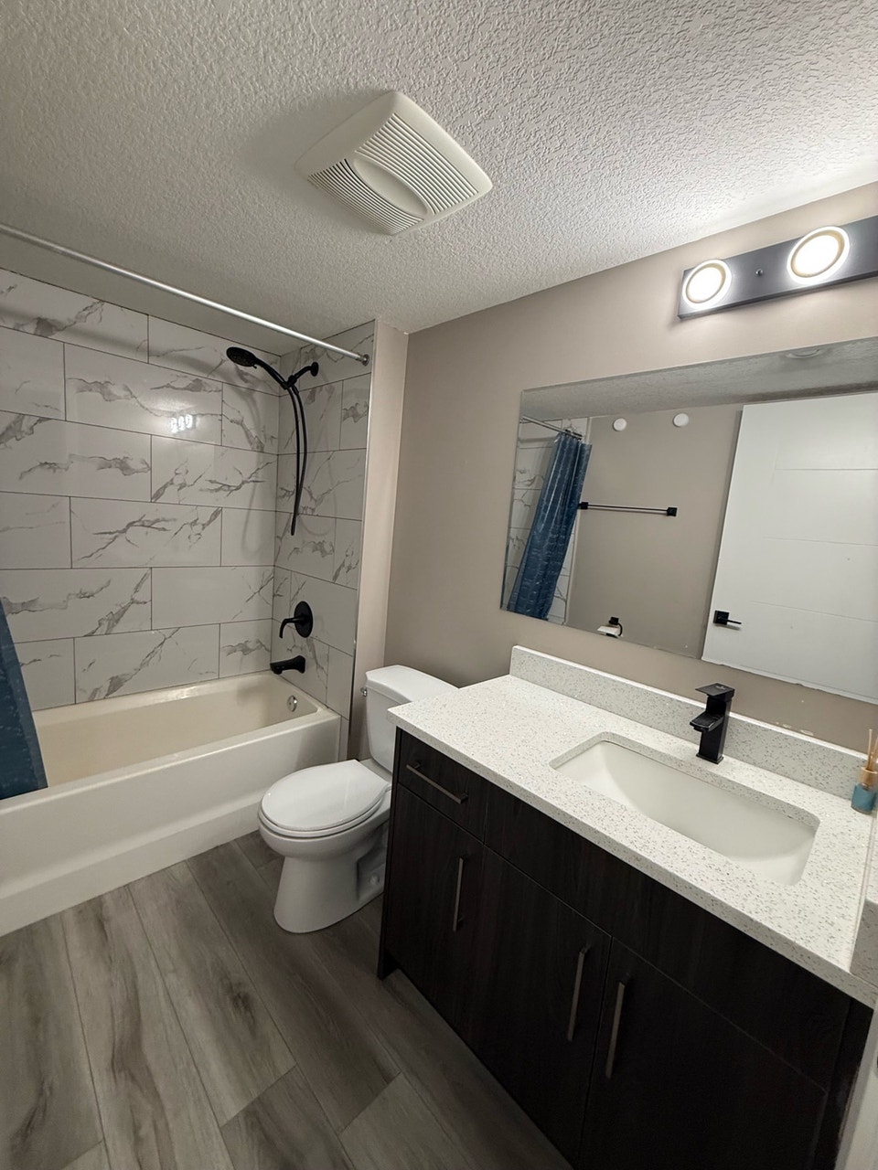 Private 1 Bedroom 1 Bathroom Basement Suite 3