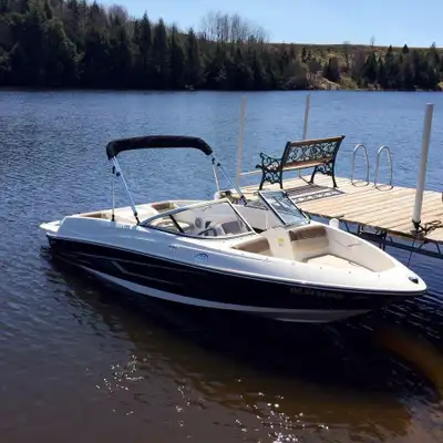 Bayliner 175 de 2015 un bateau de 18 pieds en excellente condition, idéal pour les sports nautiques...