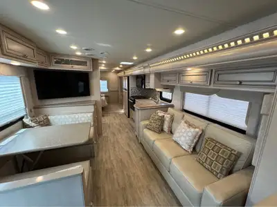 Beautiful and meticulously cared for 2021 Newmar Bay Star Sport 3014 Class A motorcoach 34000 KM For...