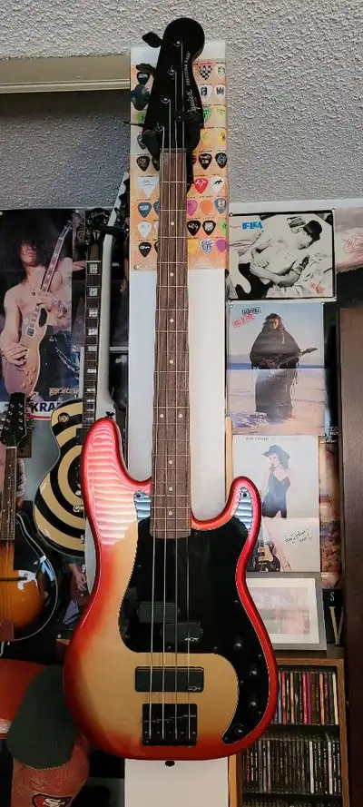 Fender Squier Contemporary Precision  Bass, View more