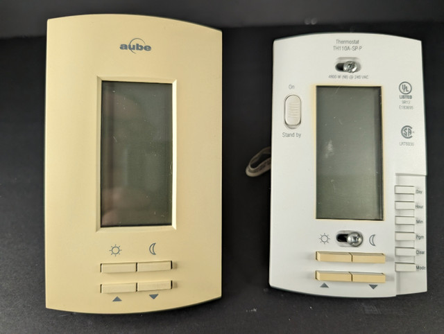 Deux  thermostats électroniques programmables Aube TH110A-SP-P dans Appareils électroniques  à Saguenay - Image 2