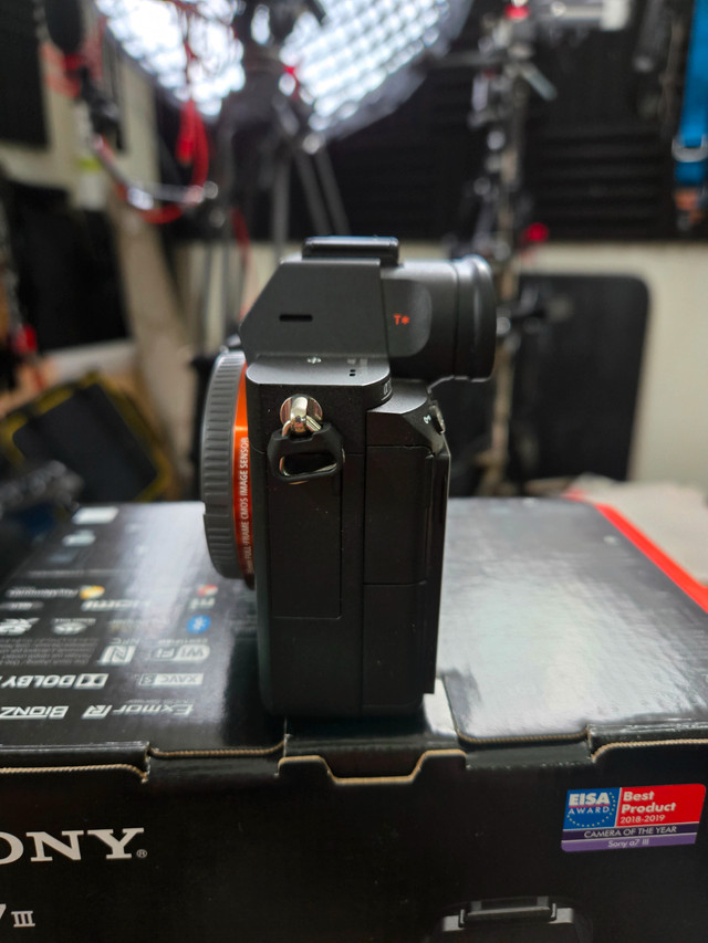 Sony A7III Mirrorless Camera + Extras in Cameras & Camcorders in Kitchener / Waterloo - Image 4