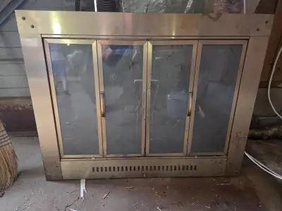 Vintage brass fireplace doors in good condition. Definitely in need of a good cleaning. Not sure the...