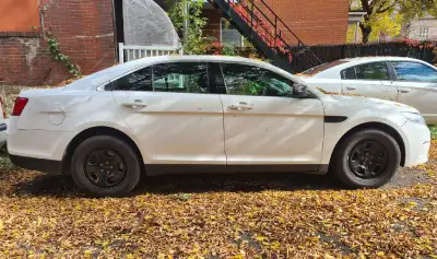 Ford Taurus 2014. Ancienne voiture de police. 4 roues motrices. Inspection SAAQ faite.