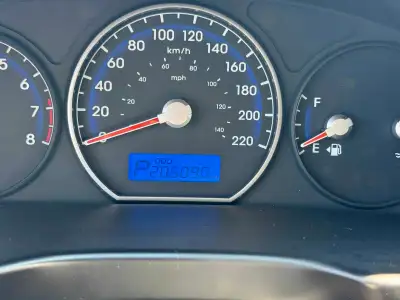Hyundai 2010 Santa fe, AWD 206,000+. KM, Brand new Michelin tires. Cool air condition, great conditi...