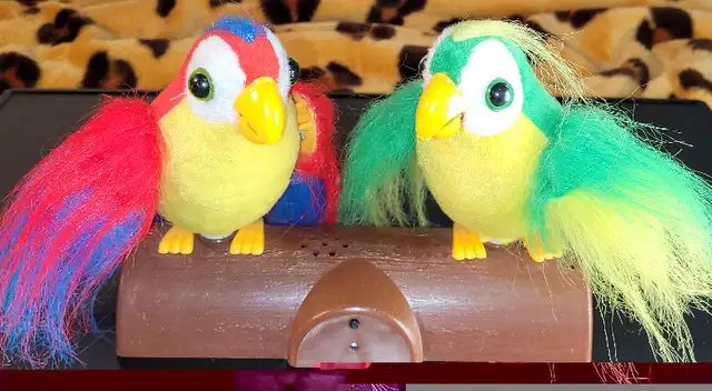 ⭐ Rare Pete The Talking Parrot And Friend (By Gemmy) in Arts & Collectibles in City of Toronto - Image 3