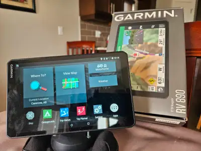 Garmin RV 890 8" screen used one season In excellent used condition
