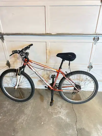 Selling my Norco Charger mountain bike, great for trails and city riding. This bike has been used an...