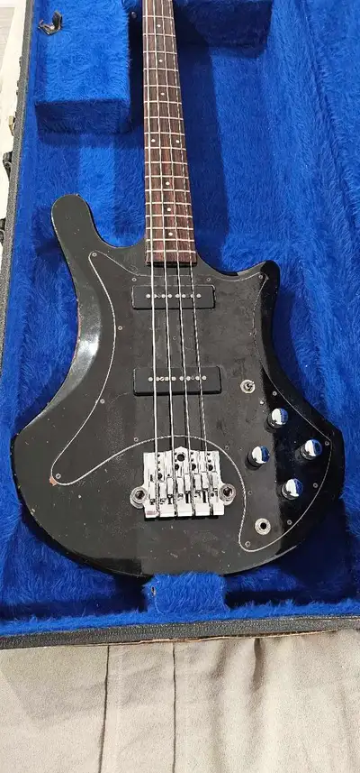 Guild B302 bass, View more